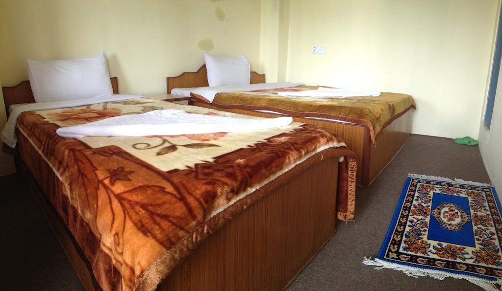 Hotel Lake House Pokhara Zimmer foto
